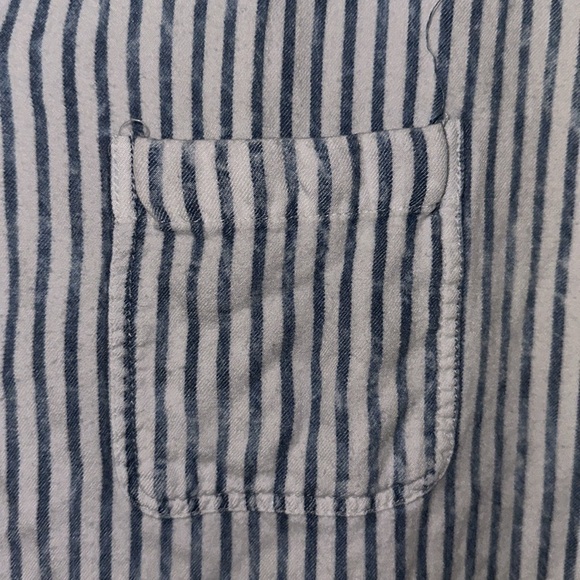 American Eagle short sleeve button up - Picture 6 of 9